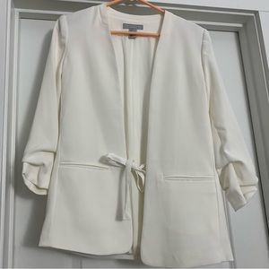 NWOT-H&M White Blazer with front tie and 3/4 Ruched Sleeves. Size 4